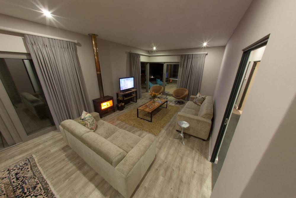 Ocean Bay Guesthouse Port Elizabeth Exterior photo